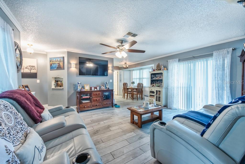Listing photo id 4 for 3132 Muir Street