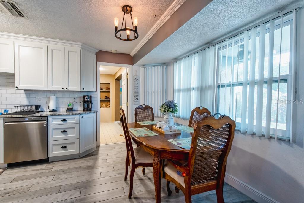Listing photo id 5 for 3132 Muir Street