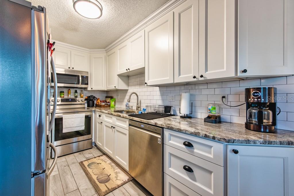 Listing photo id 6 for 3132 Muir Street