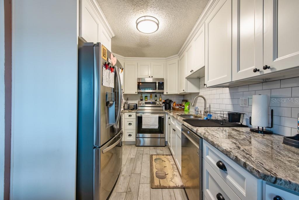 Listing photo id 7 for 3132 Muir Street