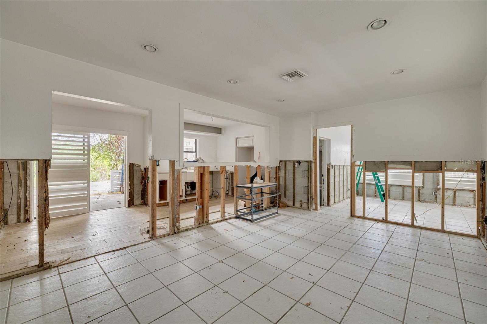 Image 13 of 25 For 710 37th Avenue Ne
