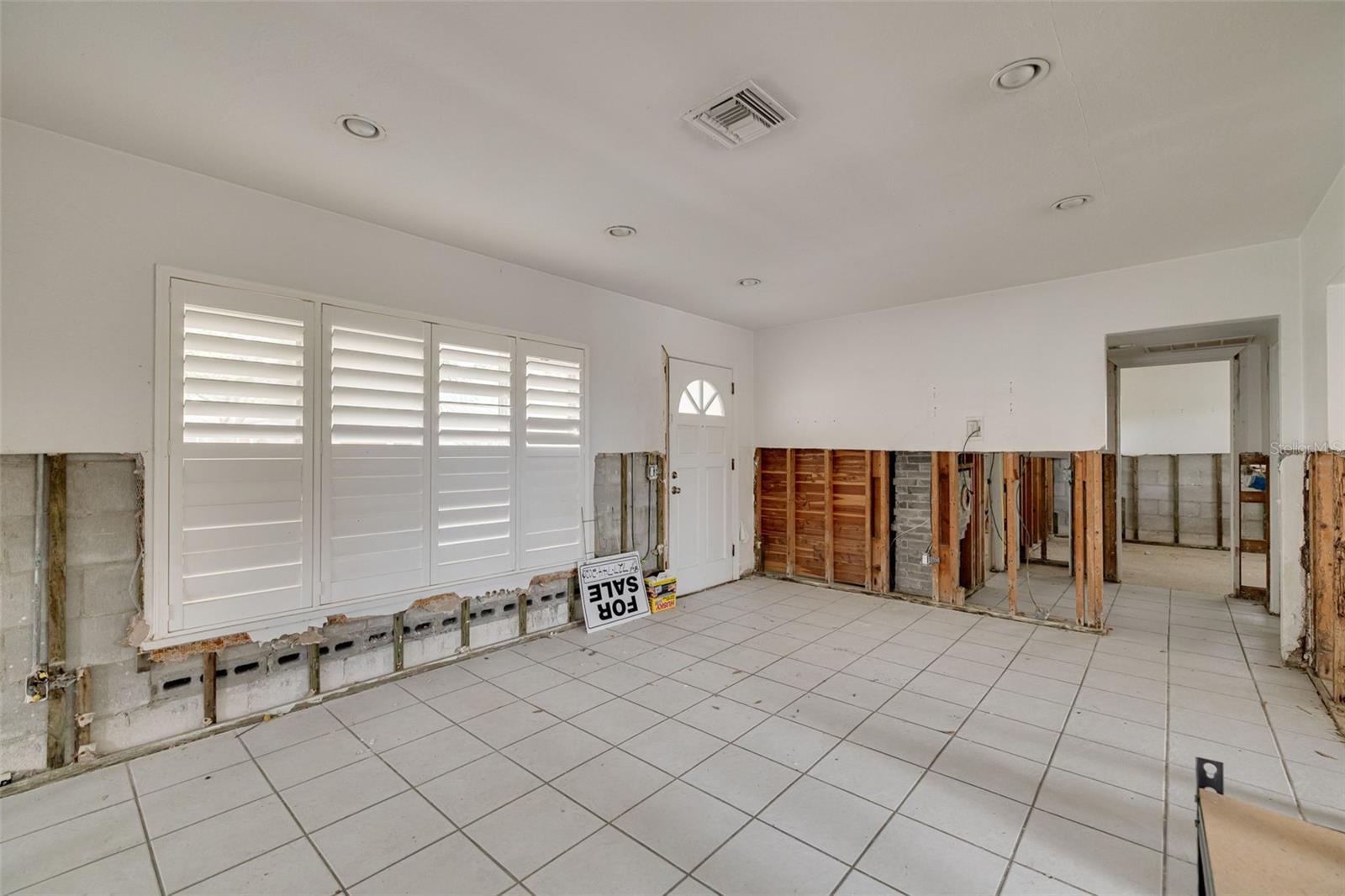 Image 14 of 25 For 710 37th Avenue Ne