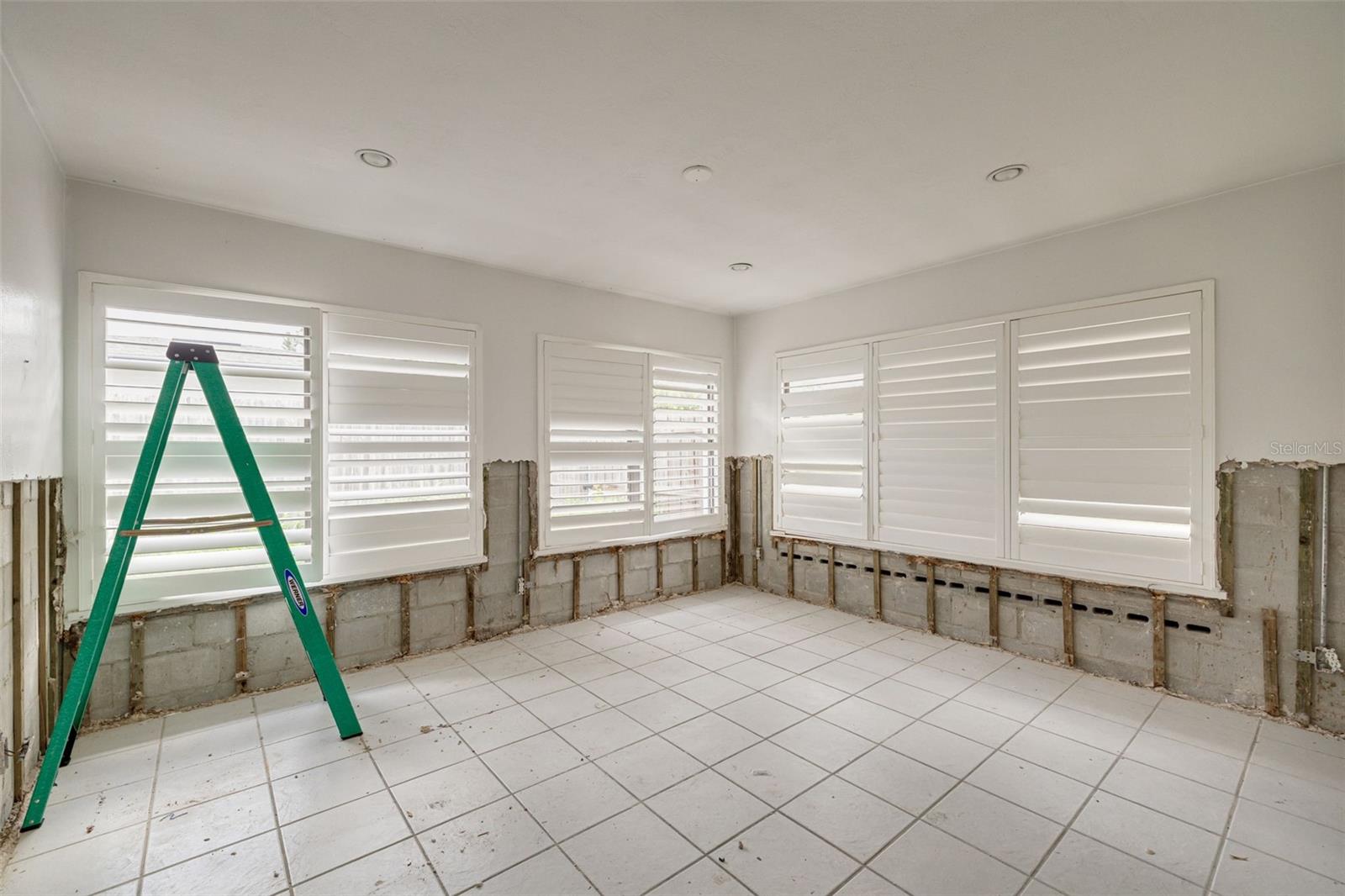 Image 17 of 25 For 710 37th Avenue Ne