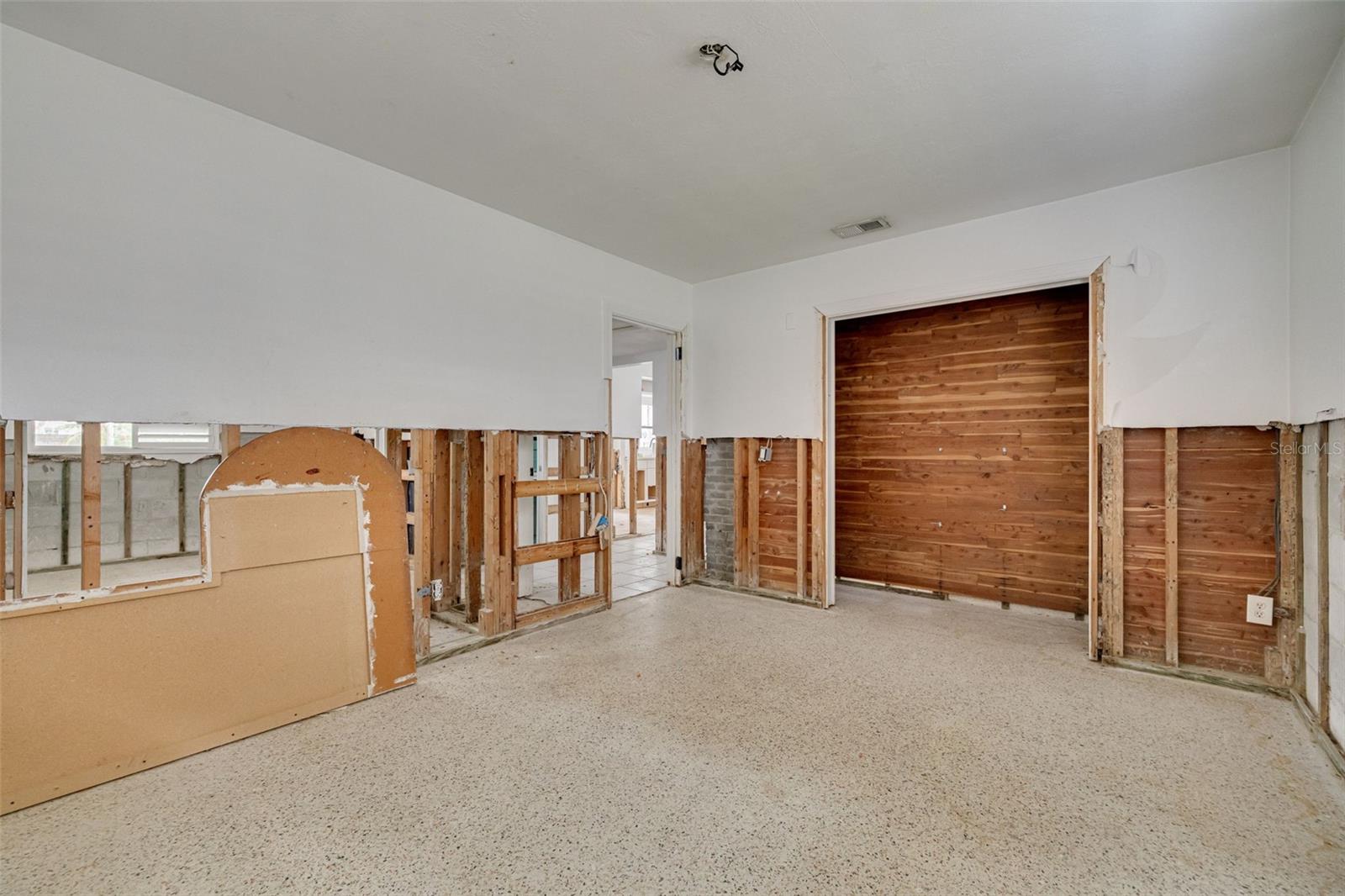 Image 18 of 25 For 710 37th Avenue Ne