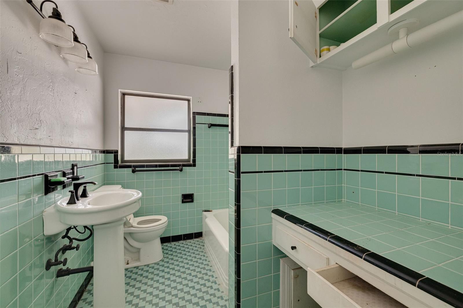 Image 19 of 25 For 710 37th Avenue Ne