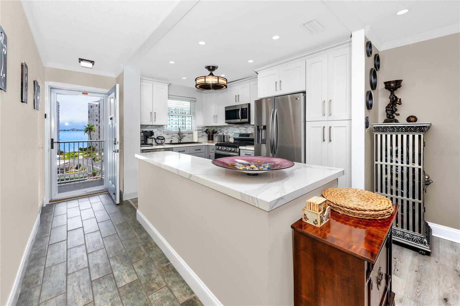 Image 11 of 63 For 5925 Shore Boulevard S 503