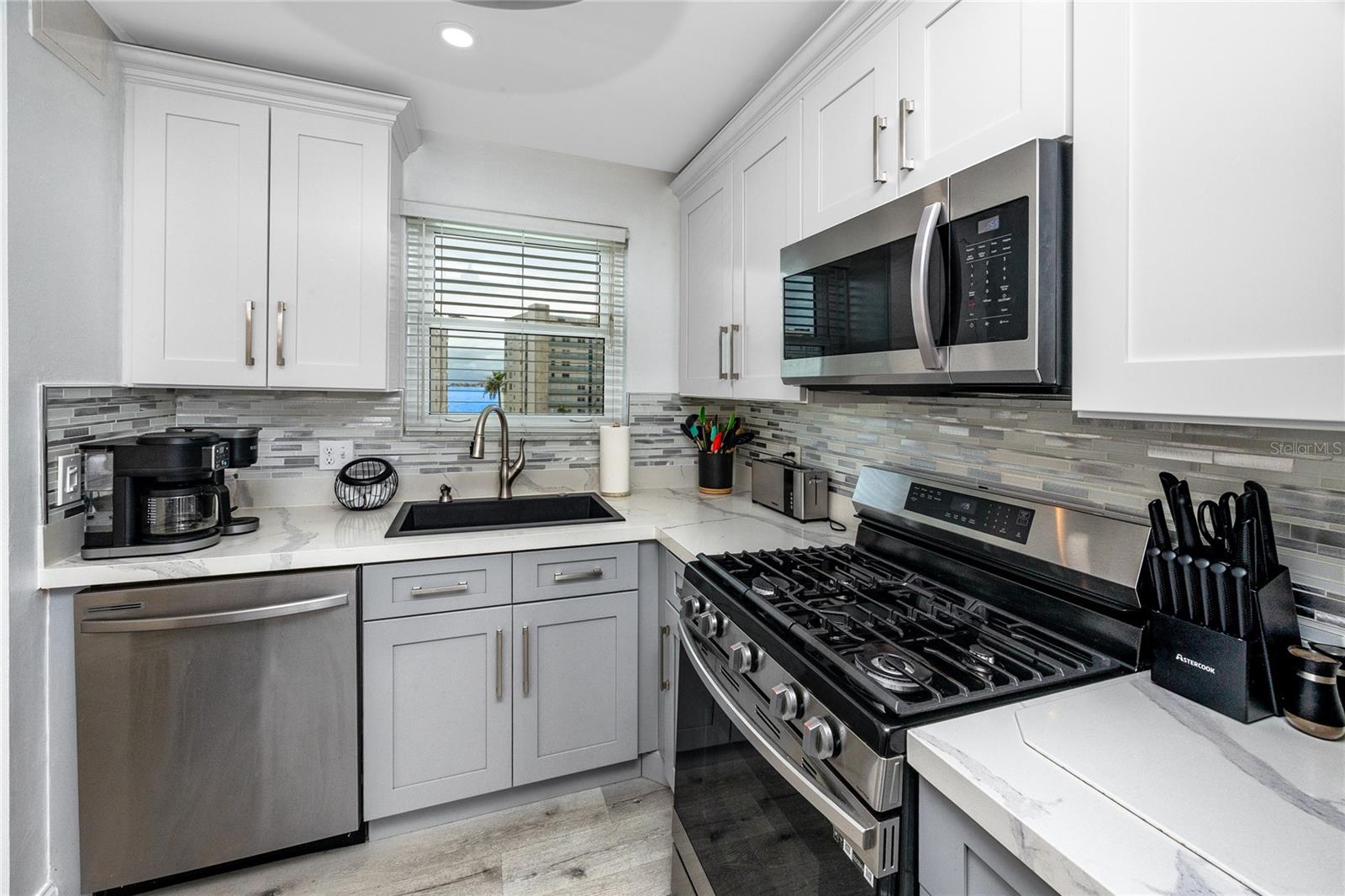 Image 13 of 63 For 5925 Shore Boulevard S 503
