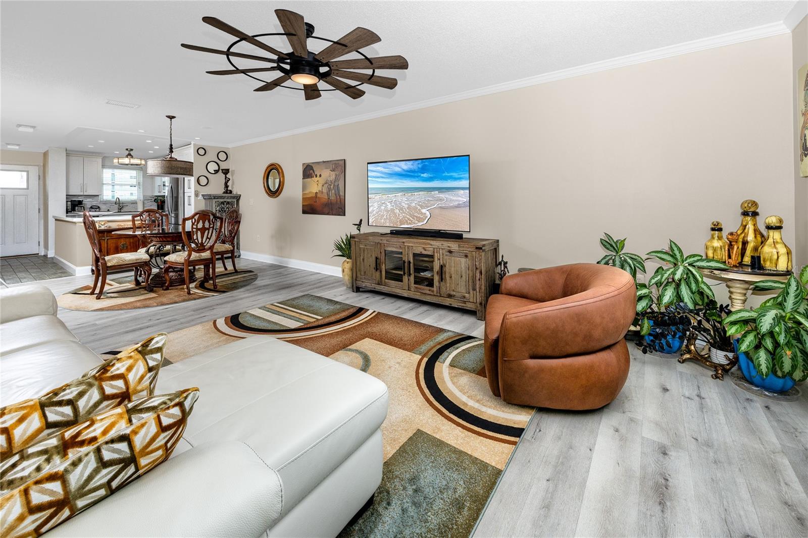 Image 19 of 63 For 5925 Shore Boulevard S 503