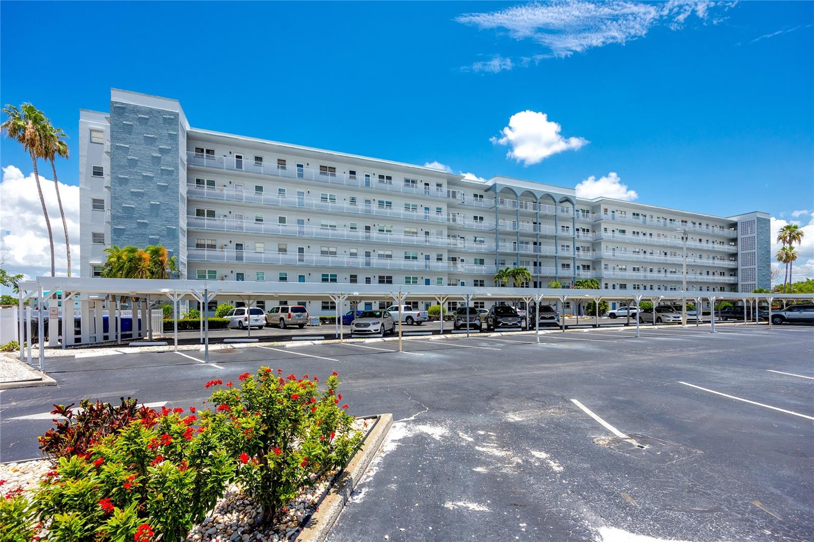 Image 2 of 63 For 5925 Shore Boulevard S 503