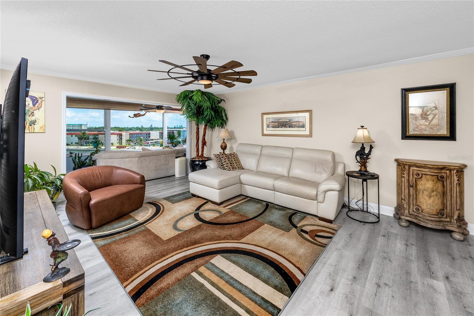 Image 3 of 63 For 5925 Shore Boulevard S 503