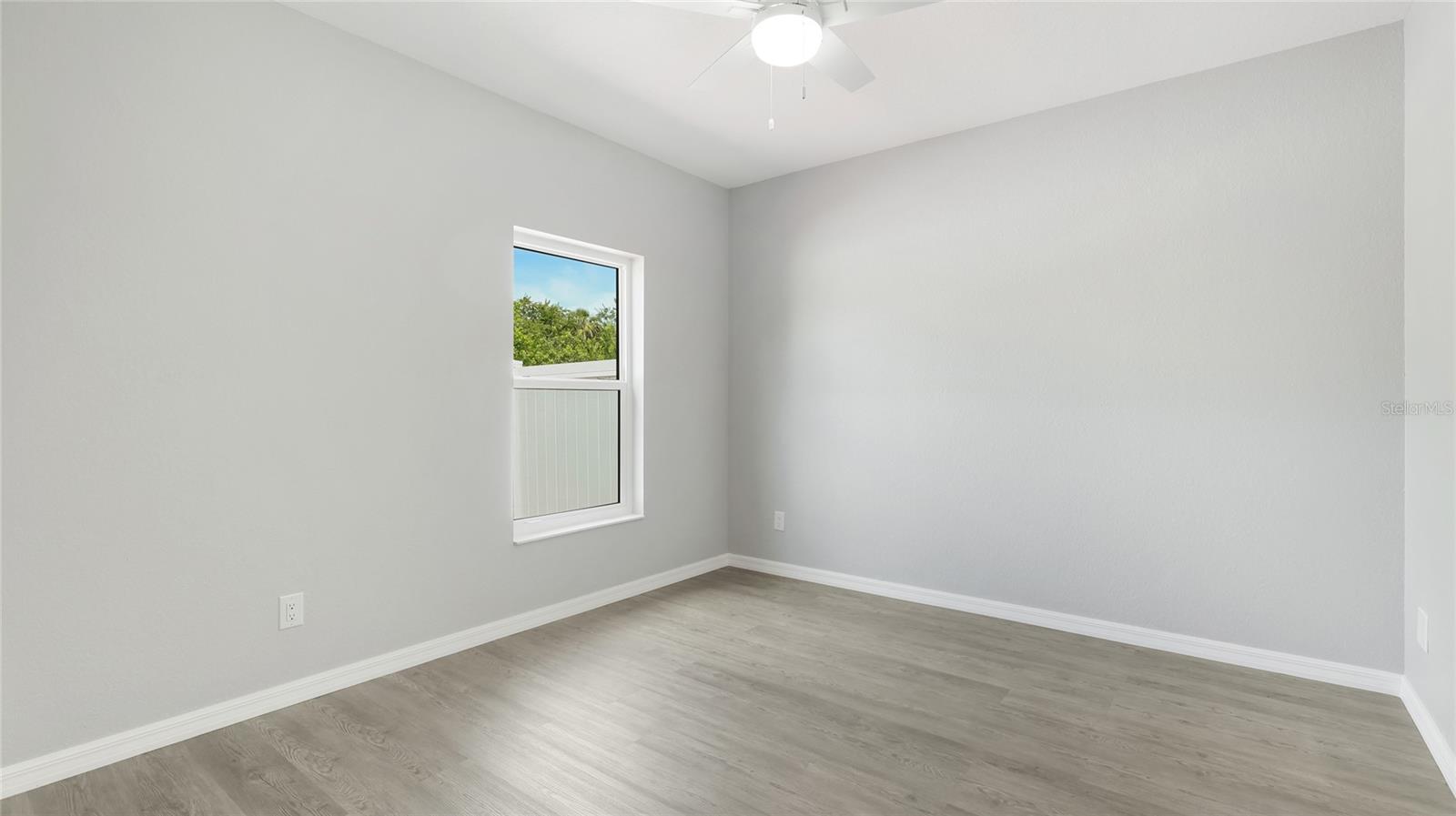 Image 15 of 29 For 3051 27 Court E