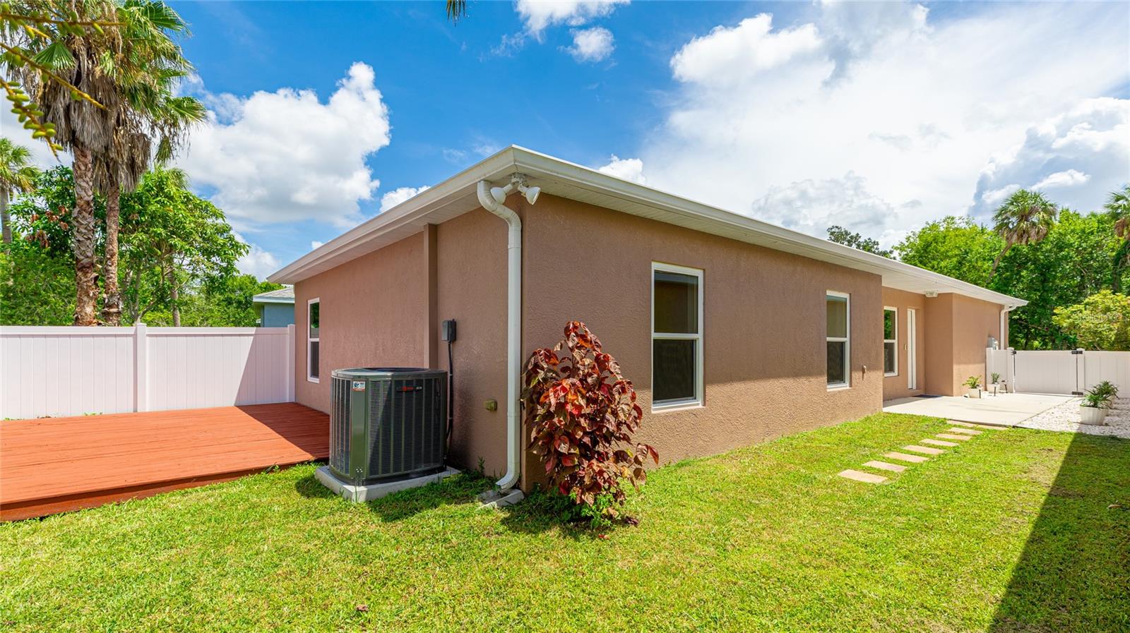 Image 26 of 29 For 3051 27 Court E