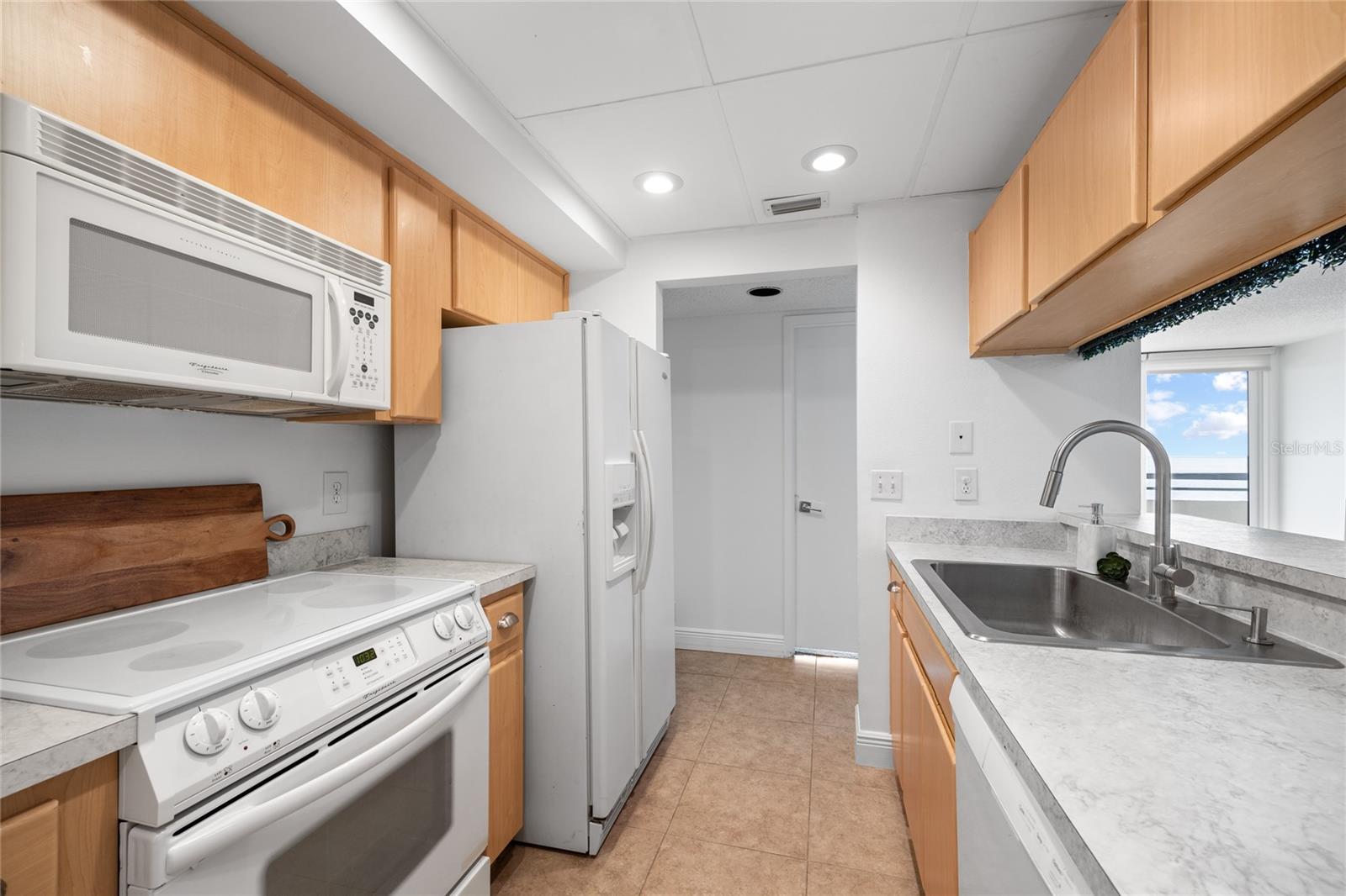 Image 18 of 36 For 5700 Mariner Street 505