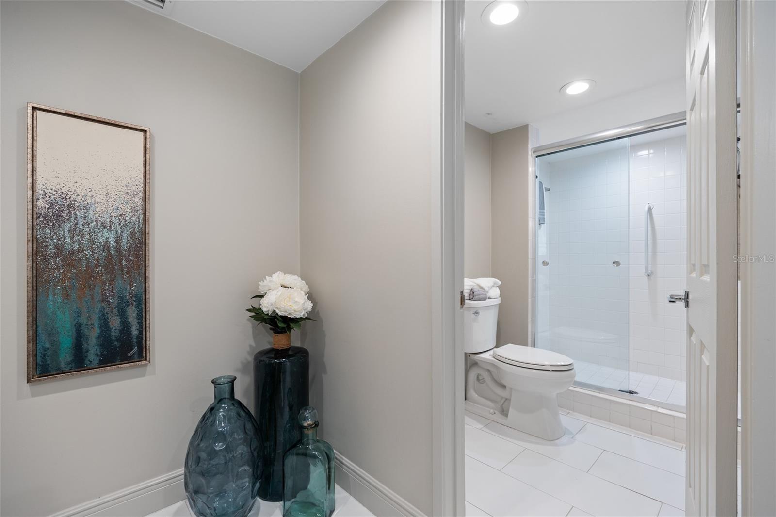 Image 24 of 36 For 5700 Mariner Street 505