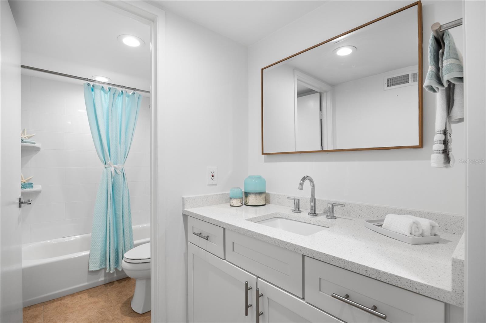 Image 29 of 36 For 5700 Mariner Street 505