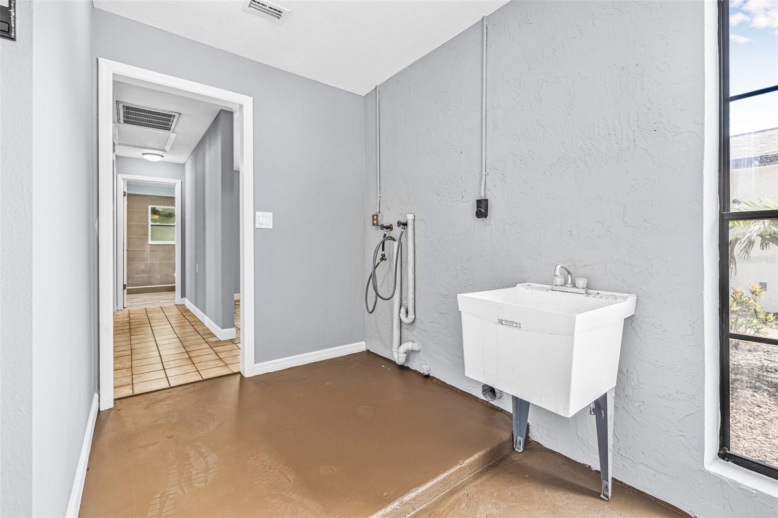 Image 26 of 37 For 10430 Bobcat Drive