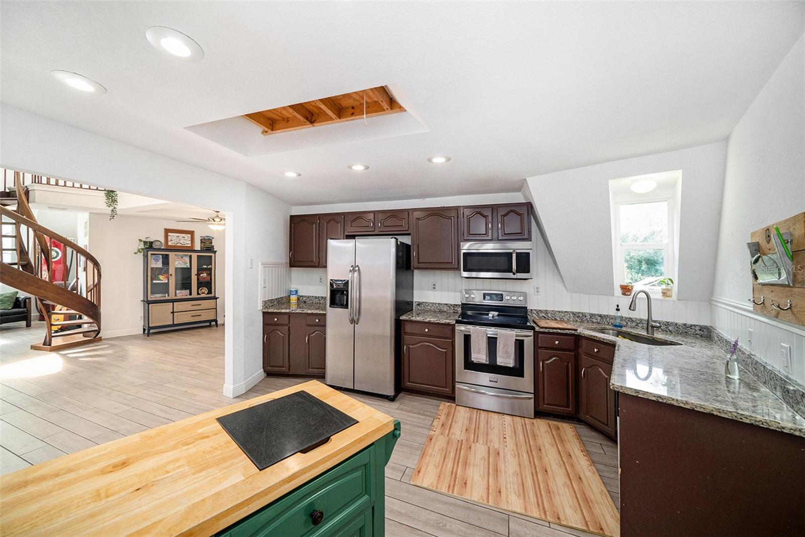 Image 12 of 30 For 6830 Collingswood Court
