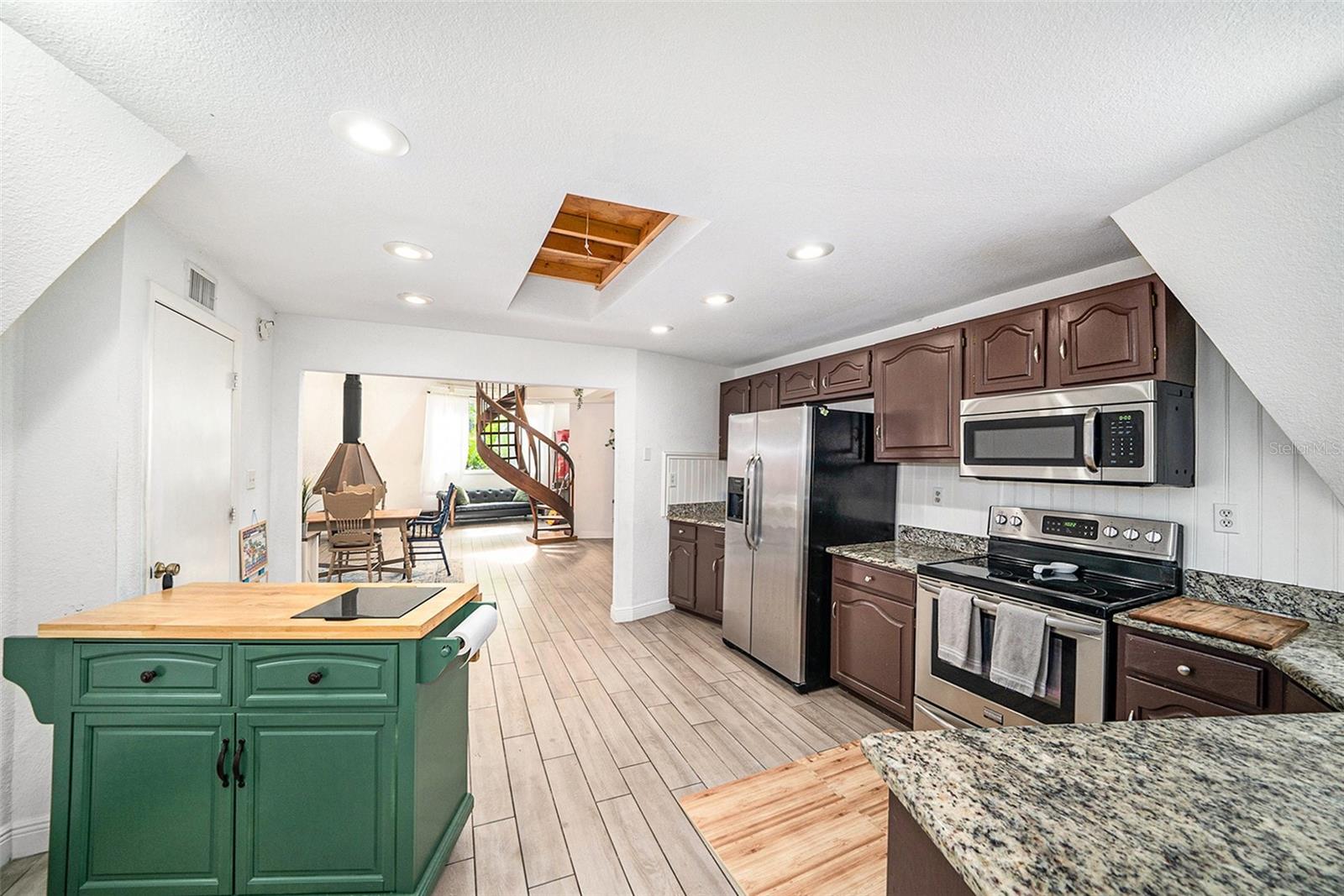 Image 13 of 30 For 6830 Collingswood Court