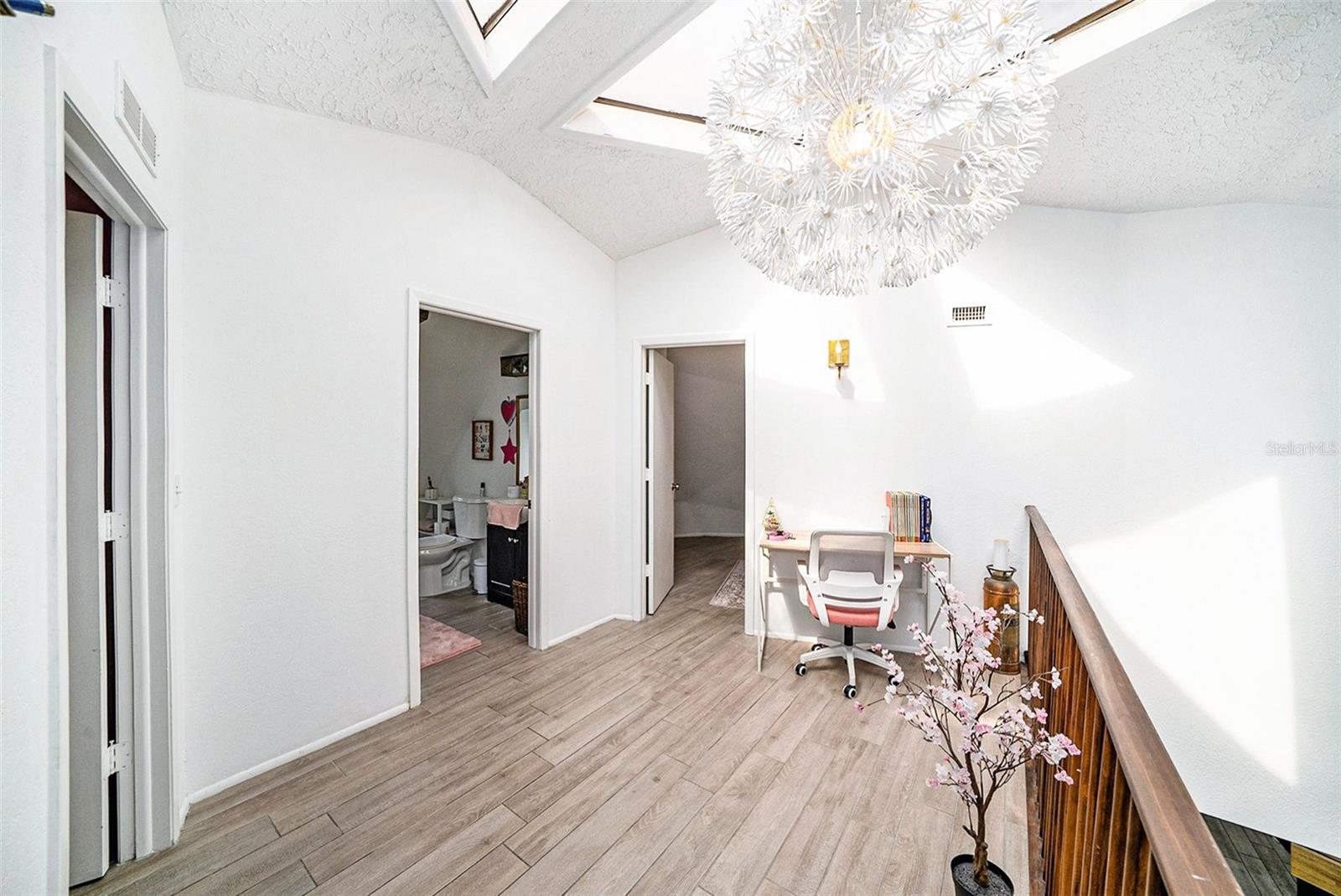 Image 17 of 30 For 6830 Collingswood Court
