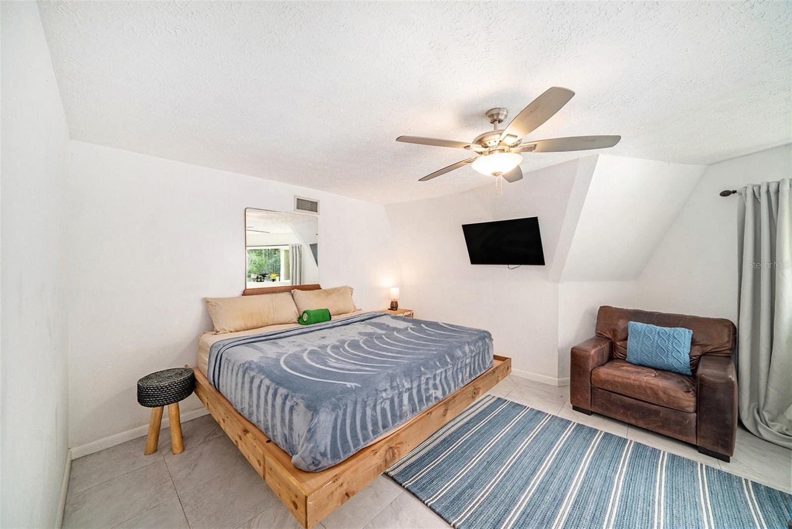 Image 19 of 30 For 6830 Collingswood Court