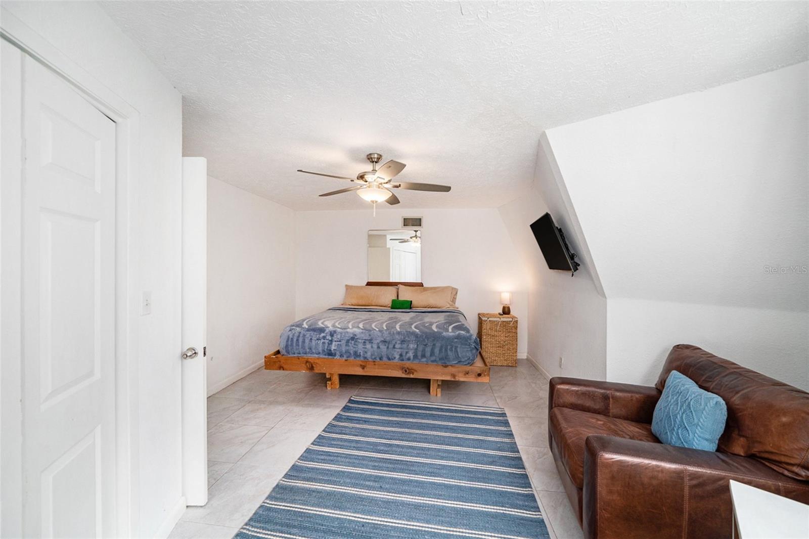 Image 20 of 30 For 6830 Collingswood Court