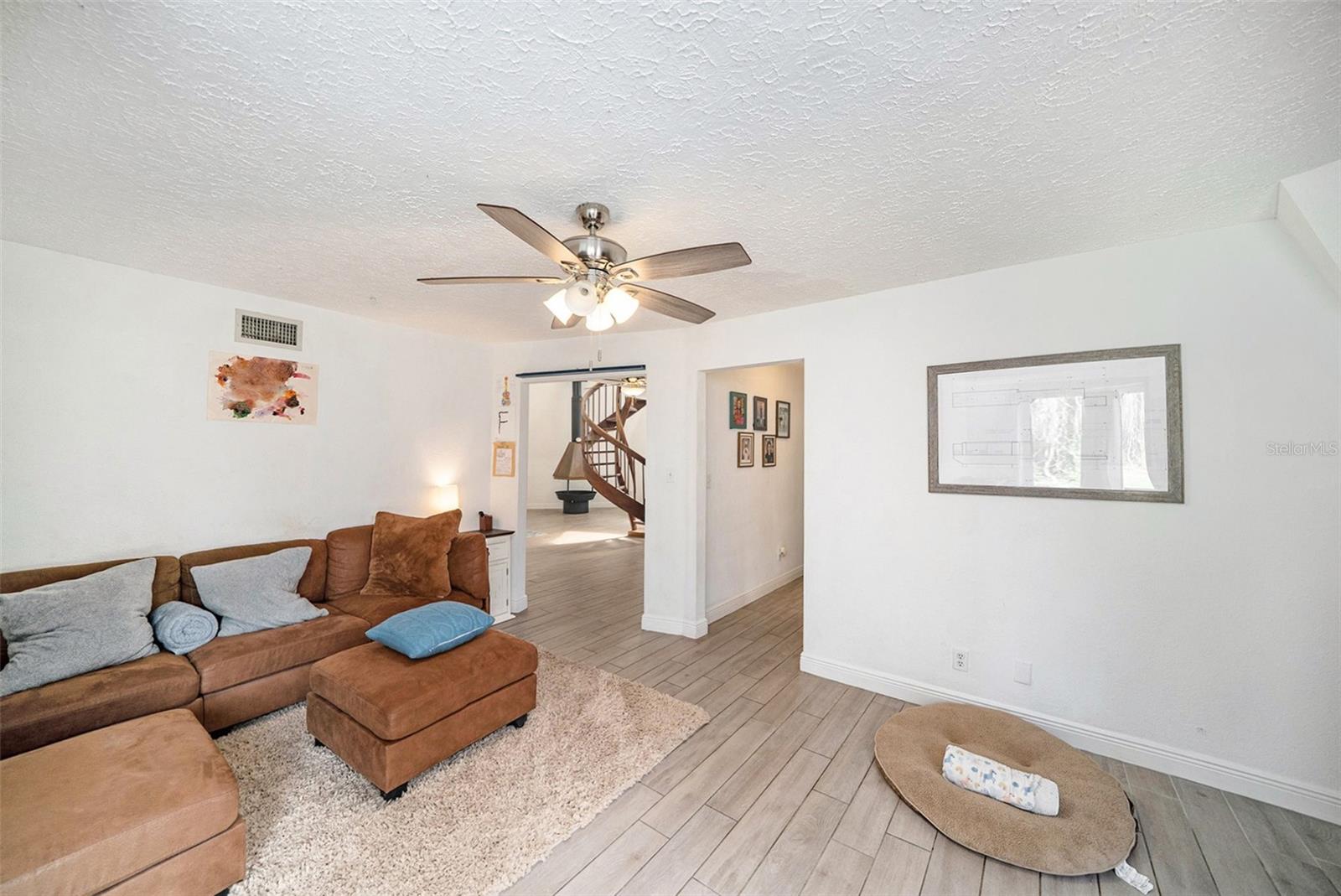 Image 6 of 30 For 6830 Collingswood Court