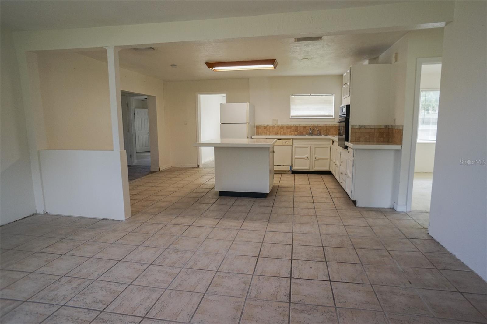Image 11 of 27 For 800 Saint Petersburg Drive