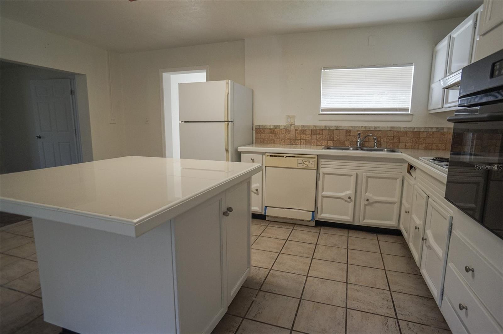 Image 12 of 27 For 800 Saint Petersburg Drive