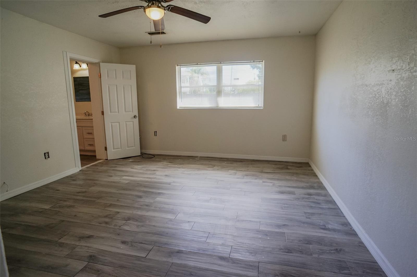 Image 13 of 27 For 800 Saint Petersburg Drive
