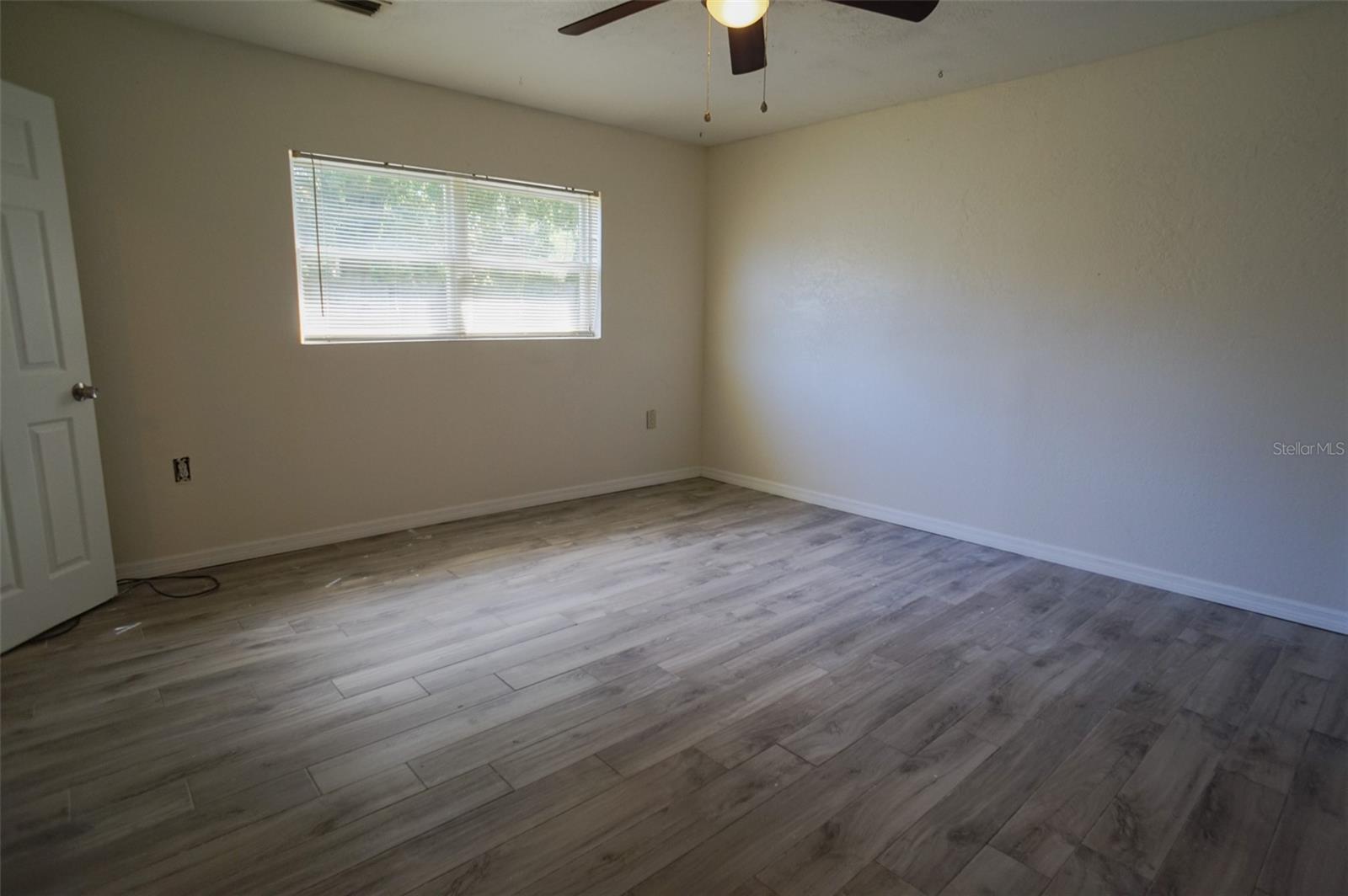 Image 14 of 27 For 800 Saint Petersburg Drive