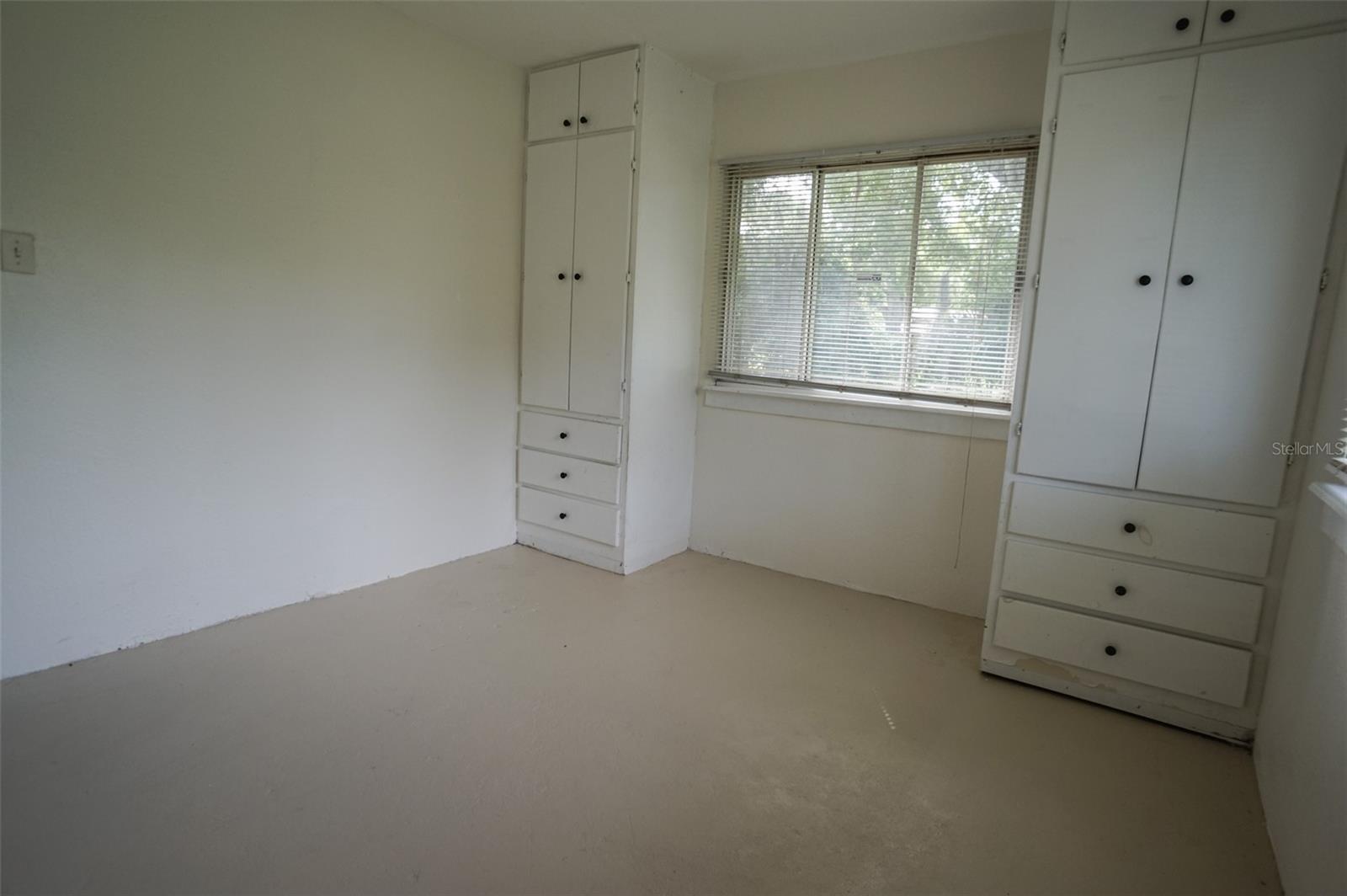 Image 17 of 27 For 800 Saint Petersburg Drive