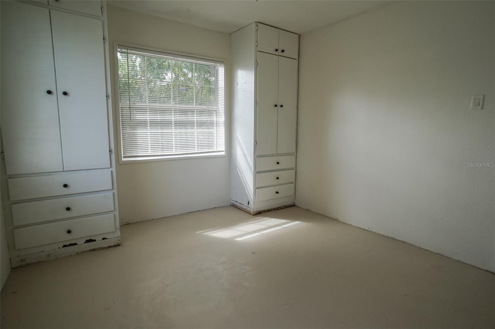 Image 18 of 27 For 800 Saint Petersburg Drive