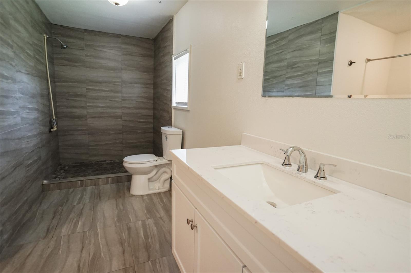 Image 21 of 27 For 800 Saint Petersburg Drive