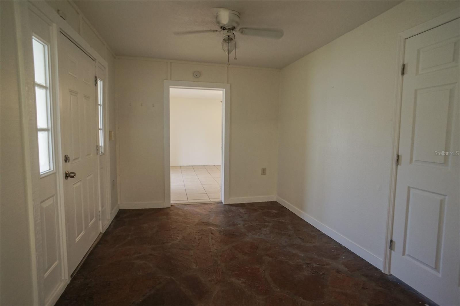 Image 4 of 27 For 800 Saint Petersburg Drive