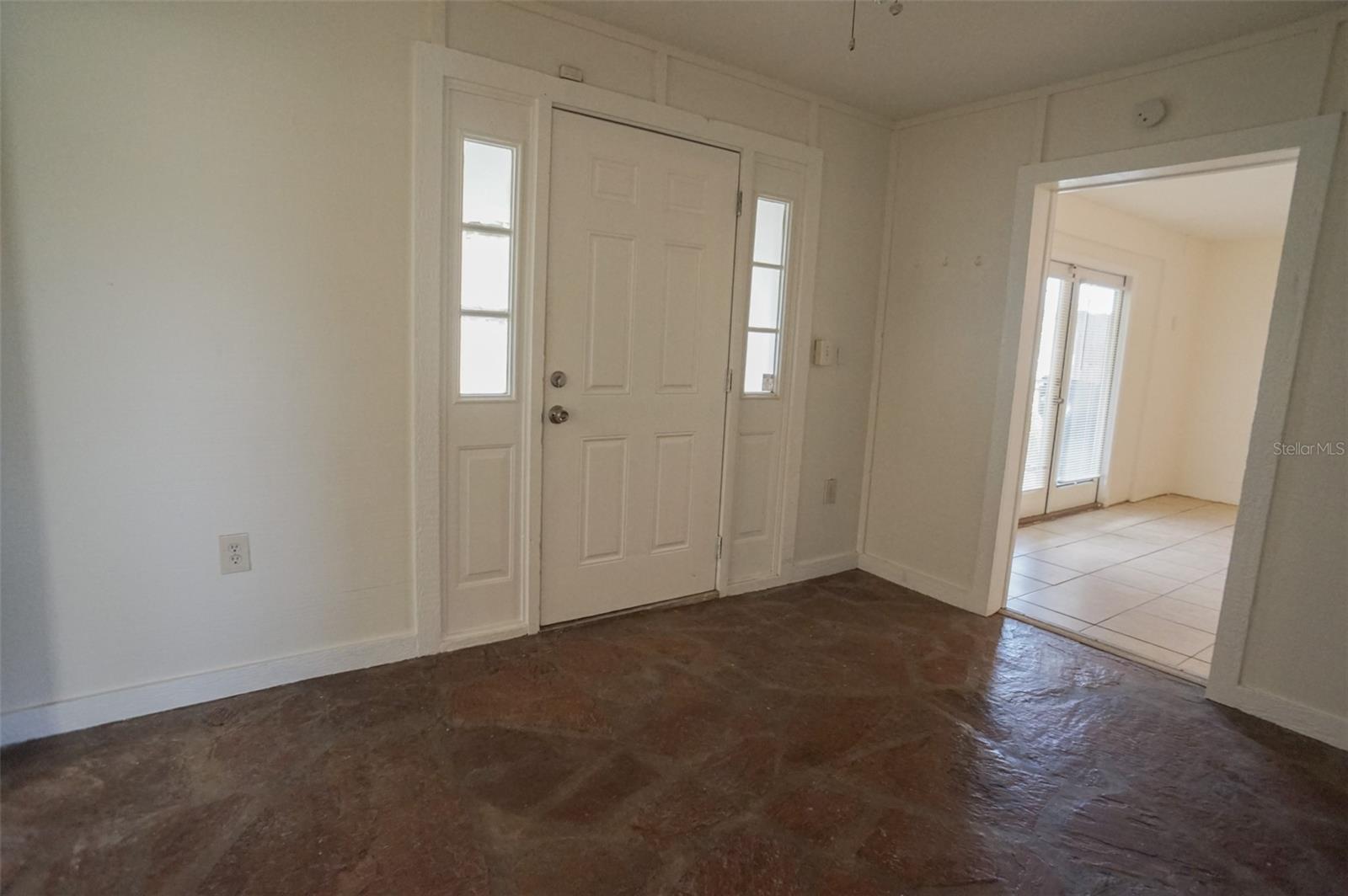 Image 5 of 27 For 800 Saint Petersburg Drive