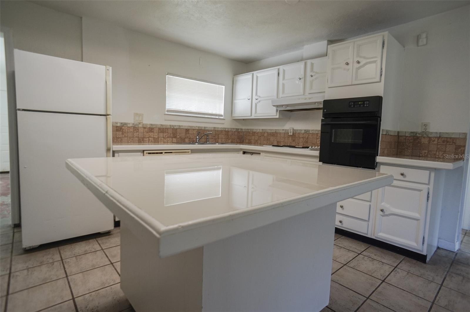 Image 7 of 27 For 800 Saint Petersburg Drive