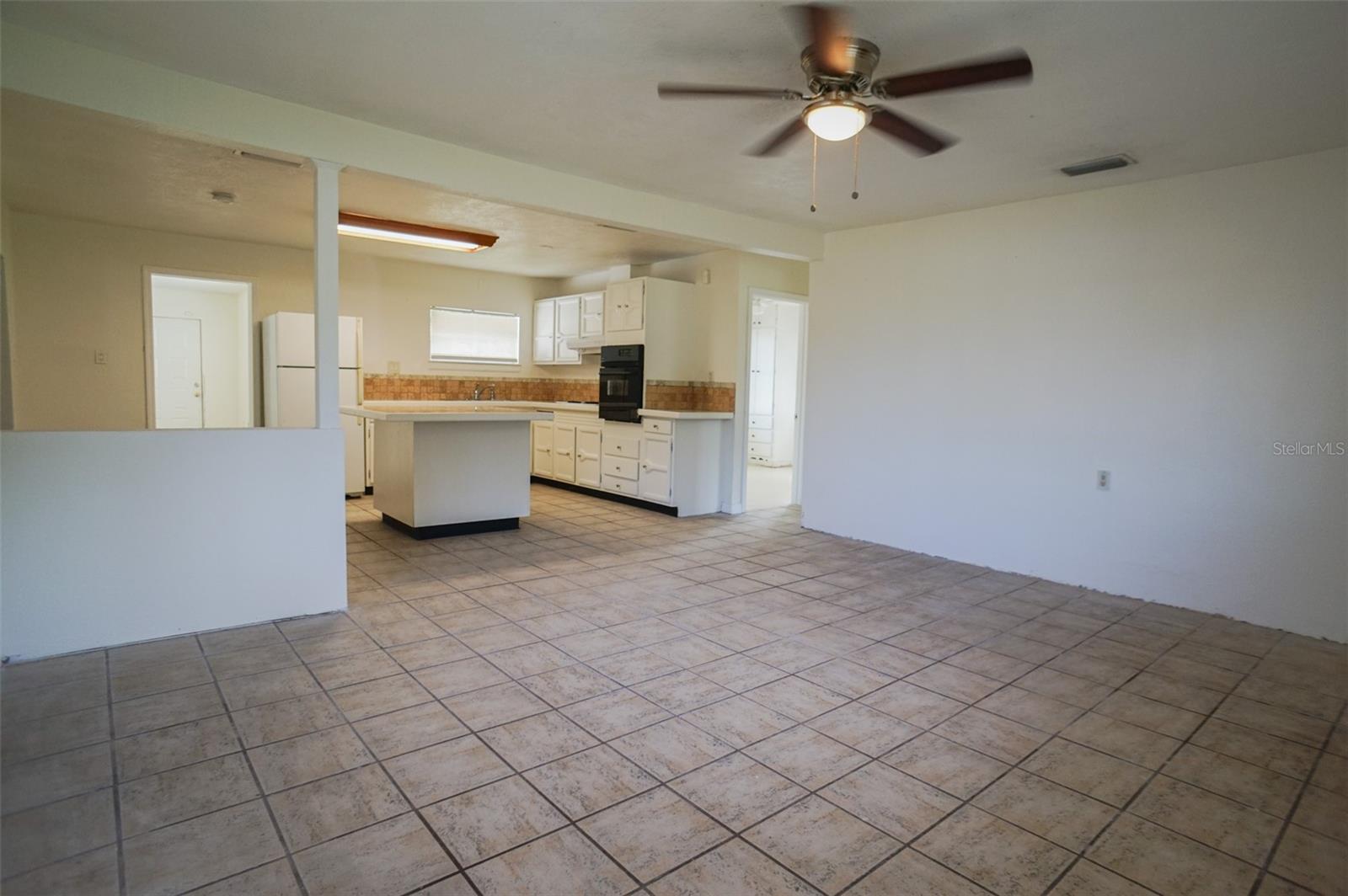 Image 8 of 27 For 800 Saint Petersburg Drive