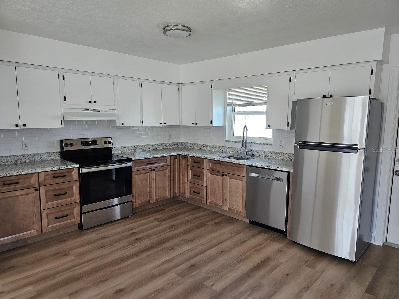Image 5 of 24 For 175 174th Terrace Drive E 2