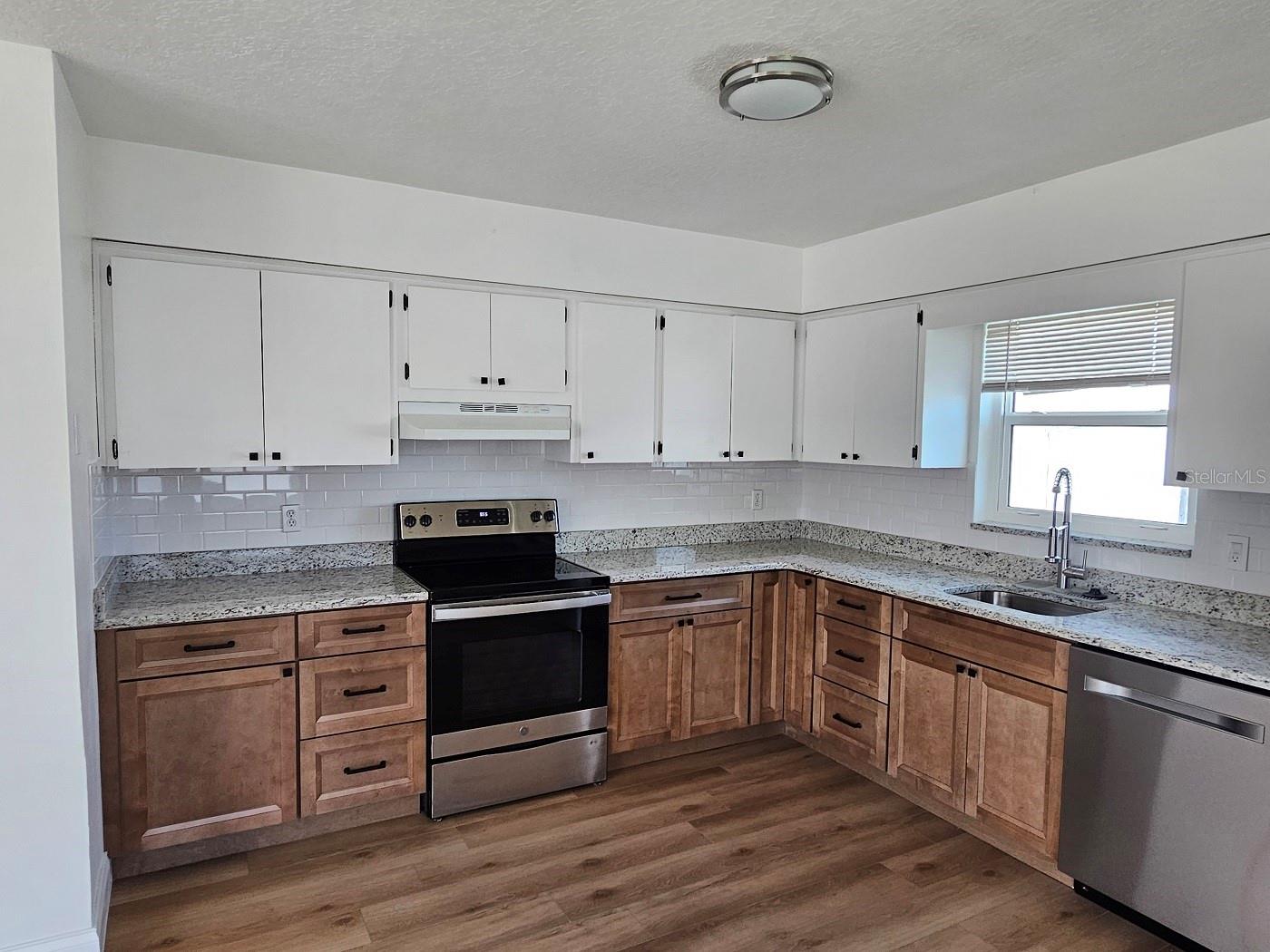 Image 6 of 24 For 175 174th Terrace Drive E 2