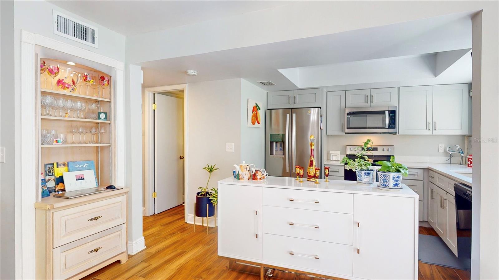 Listing photo id 11 for 11720 Raintree Drive 0