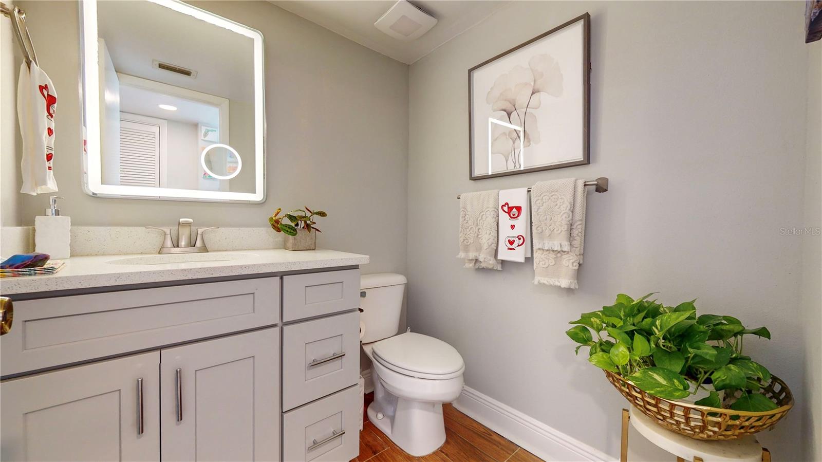 Listing photo id 15 for 11720 Raintree Drive 0