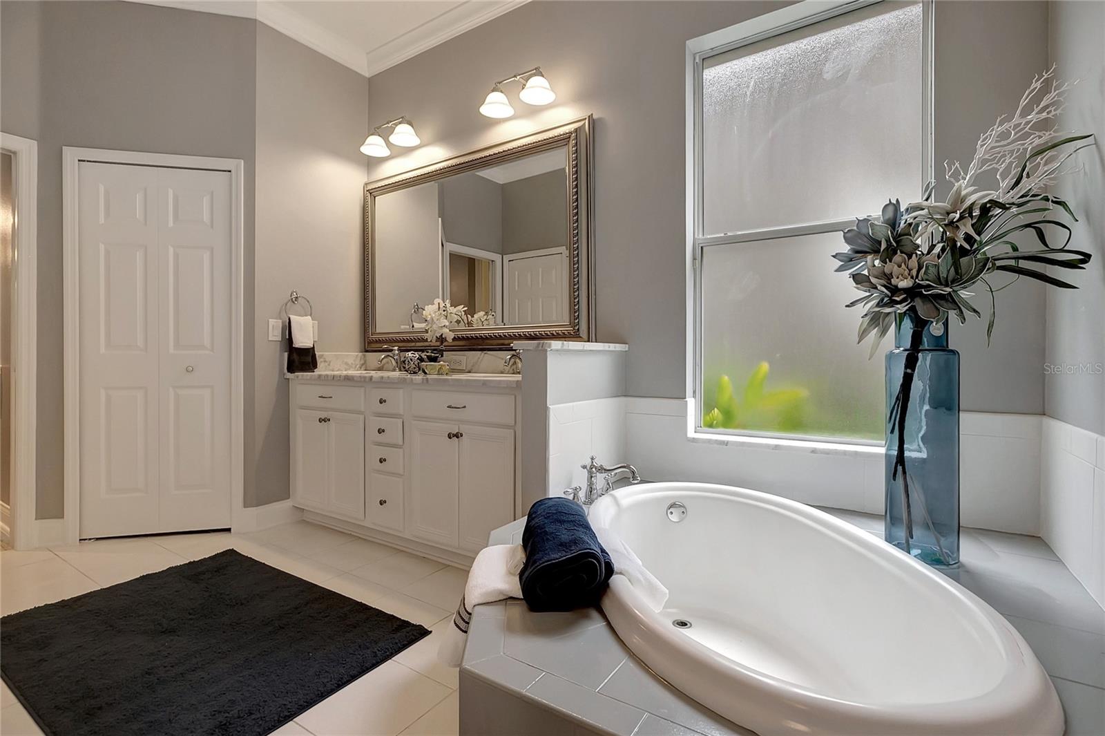Image 41 of 61 For 11521 Meridian Point Drive