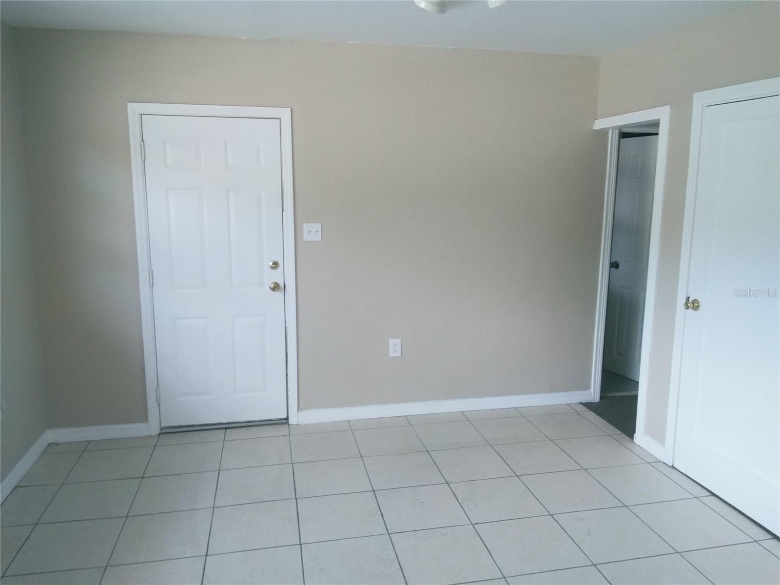 Image 4 of 9 For 986 22nd Avenue S 2