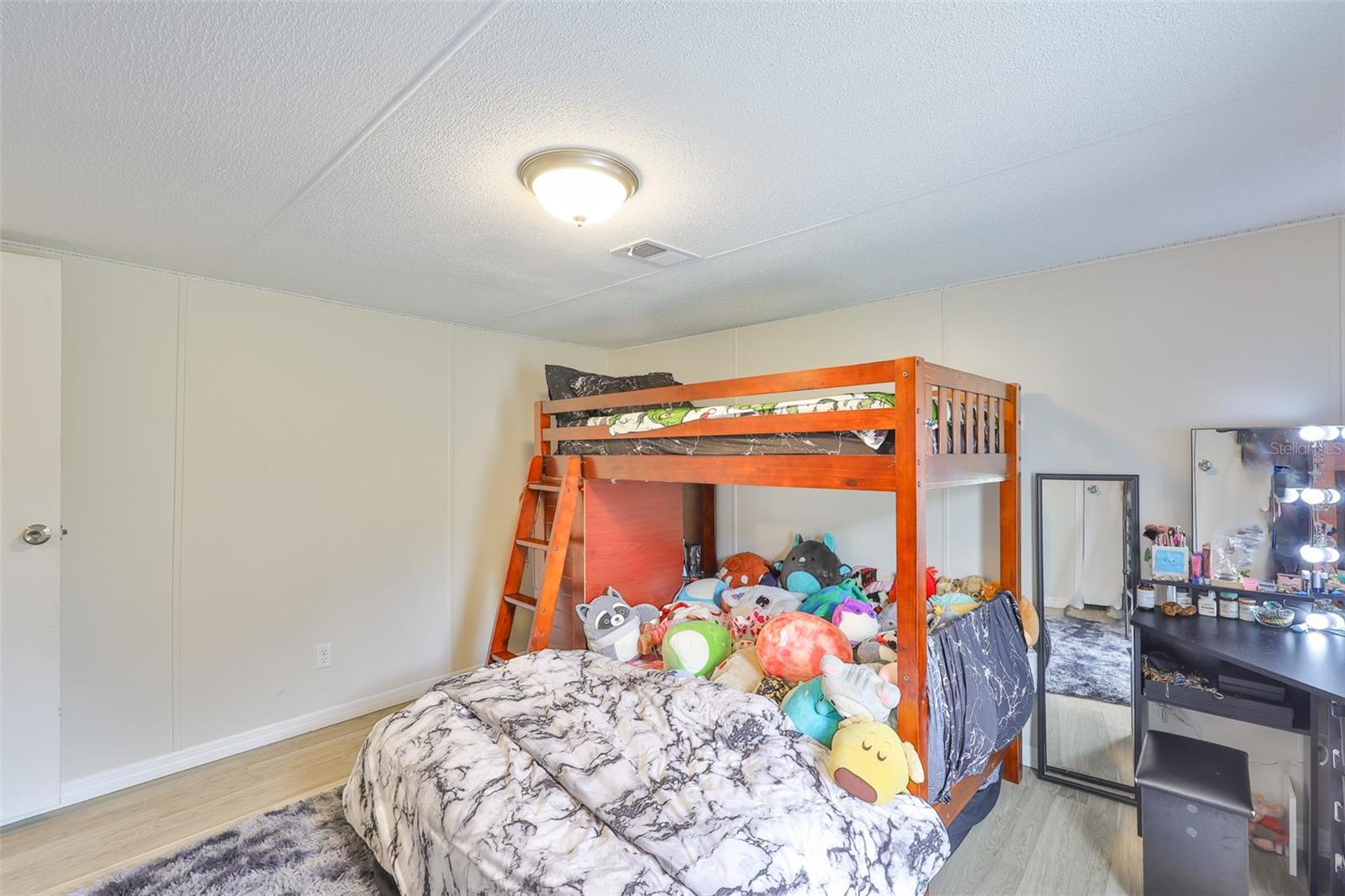 Image 33 of 40 For 6105 Naron Lane