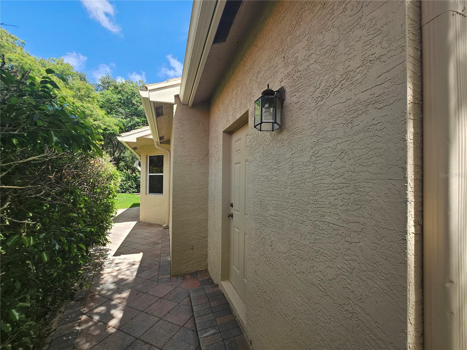Image 4 of 75 For 6900 Molakai Circle