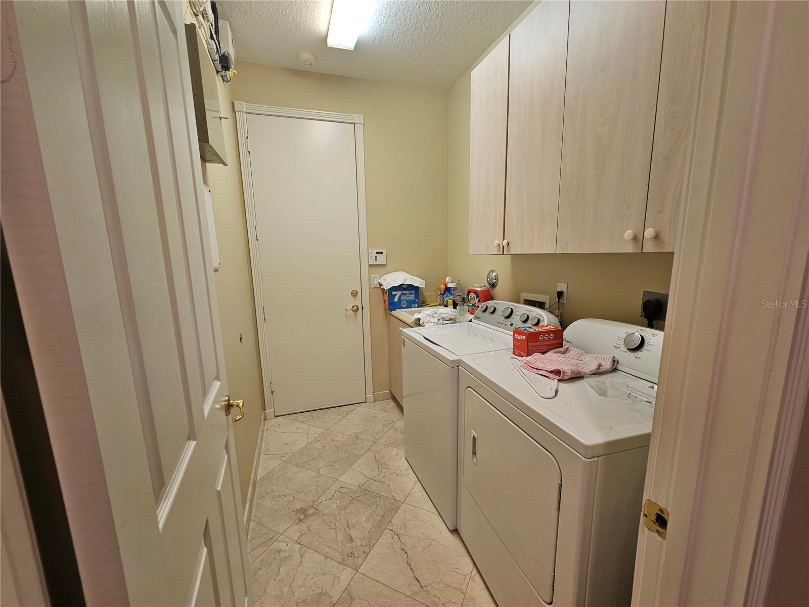 Image 65 of 75 For 6900 Molakai Circle
