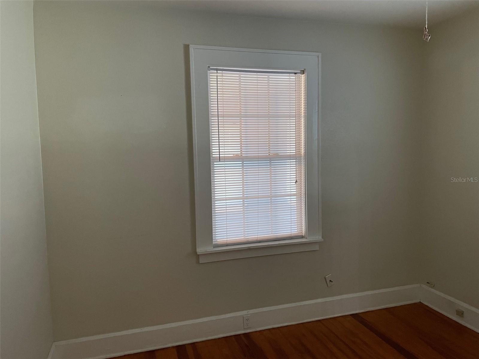 Image 11 of 25 For 1142 Highland Street S