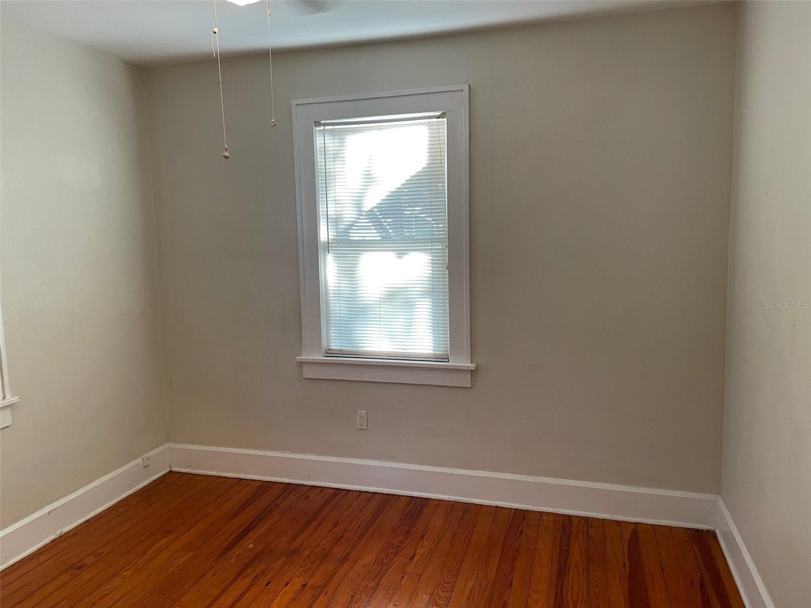 Image 15 of 25 For 1142 Highland Street S
