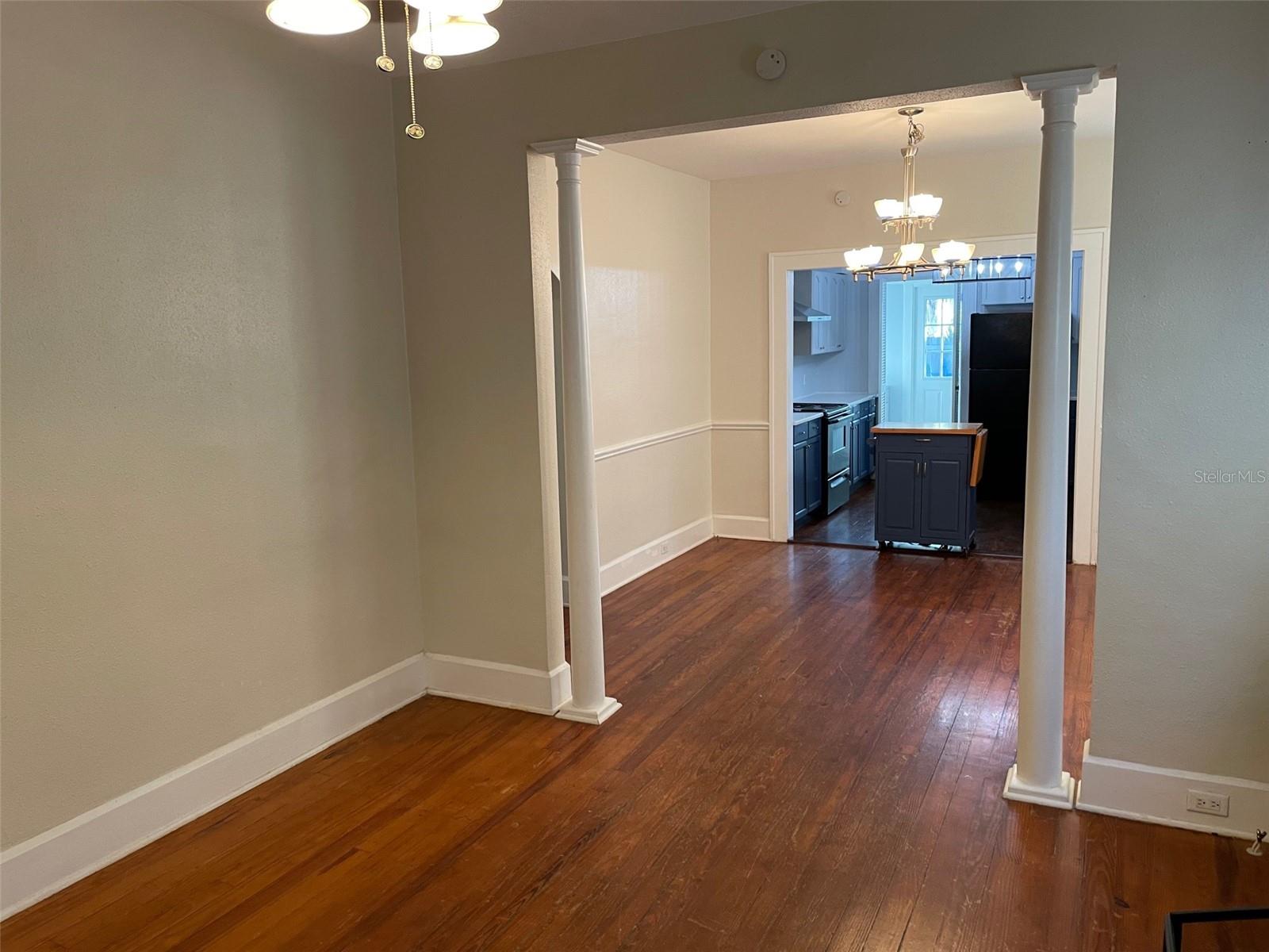 Image 4 of 25 For 1142 Highland Street S