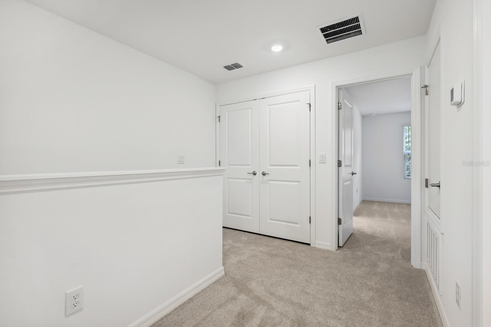 Listing photo id 8 for 2097 Hallier Cove
